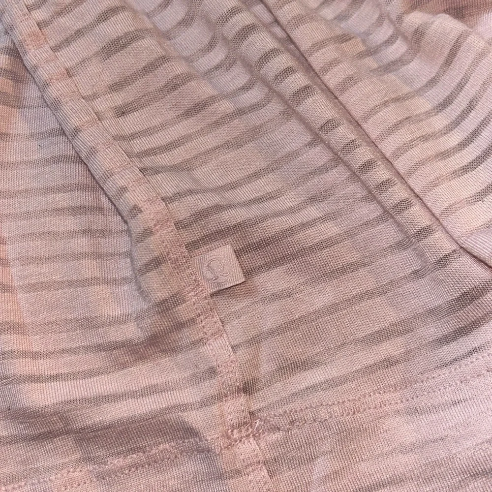 Lululemon Clear and Present Long Sleeve
Misty Pink size 8 medium - Picture 7 of 9